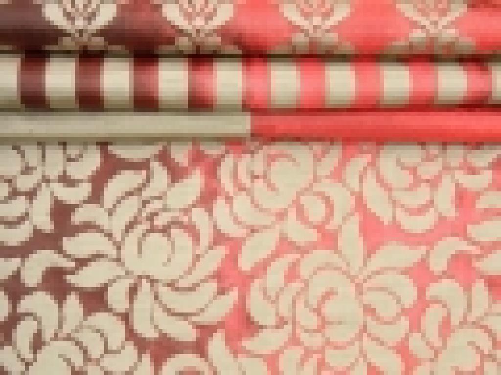 Effetto seta, lavorazione jacquard, lucida e brillante nei colori caldi dello stile classico 