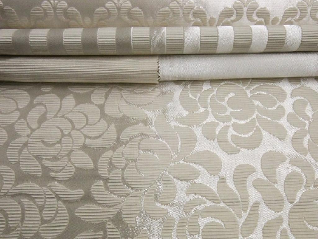 Effetto seta, lavorazione jacquard, lucida e brillante nei colori caldi dello stile classico 